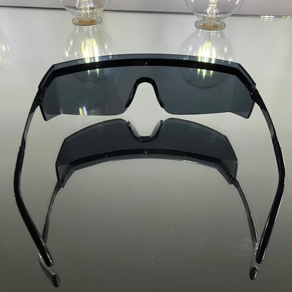 BLACK VERSACE LIMITED EDITION VISOR SUNGLASSES - Picture 3 of 6